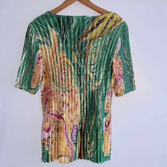 One size colourful top, short sleeve. - Picture 3 of 3